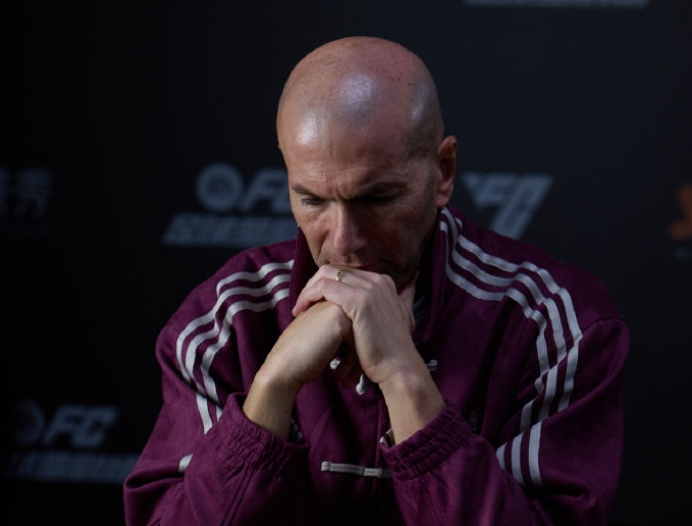 罗马诺：目前皇马并未与齐达内商谈回归执教