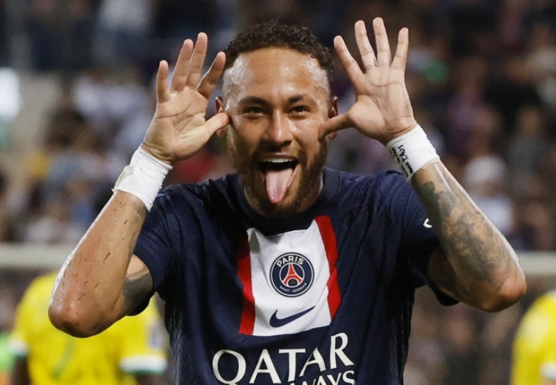 当年内马尔带你去夜店了吗？西蒙斯：没有 那时我才17岁