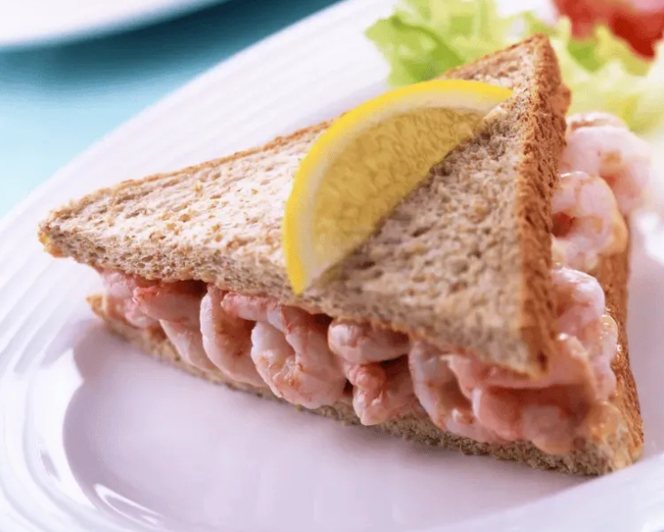 太阳报：为了降本 拉爵要求将曼联主场的餐饮外包