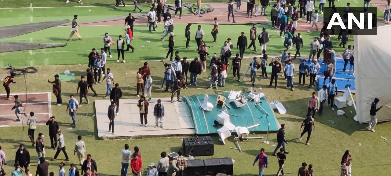 印媒：在梅西提前离场后印度球迷冲入球场大闹，有人受伤