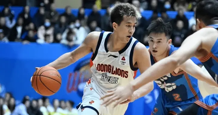 单节10分带队取胜！正负值+22！健康郭艾伦真强！