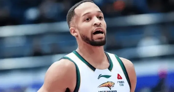 辽宁今夏引援效果拉满！布朗姜宇星统治关键球，莫兰德主导篮下！