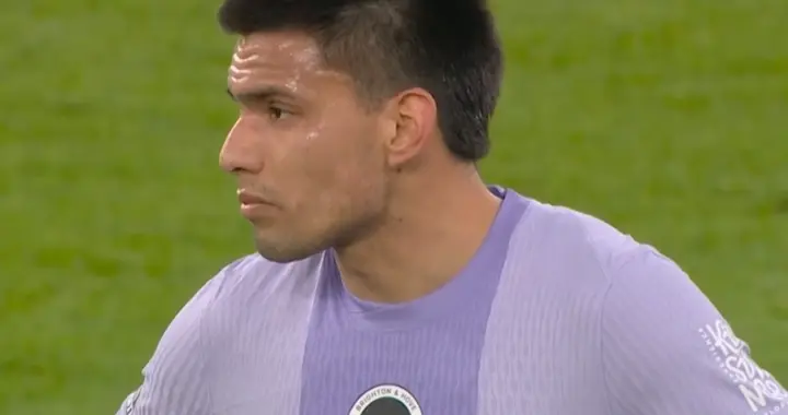 英超新恶汉！戈麦斯飞踹维尔茨逃红，复刻德容窝心脚，名宿开炮