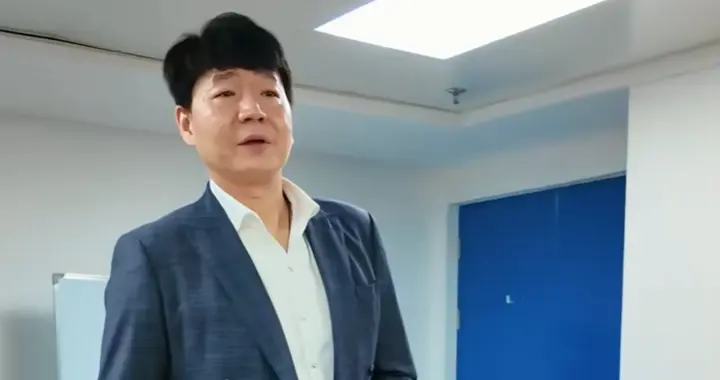 输北控更衣室！直指篮板与防守，持续强调加强信心，全队都要总结