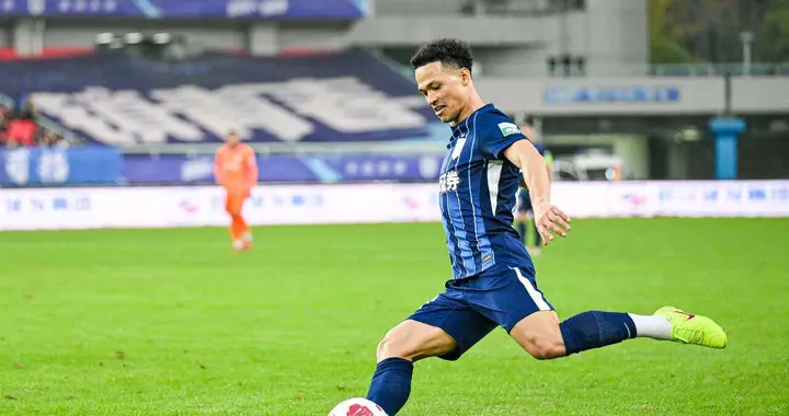 意外！武汉三镇中场核心官宣离开俱乐部，曾为俱乐部保级立下奇功