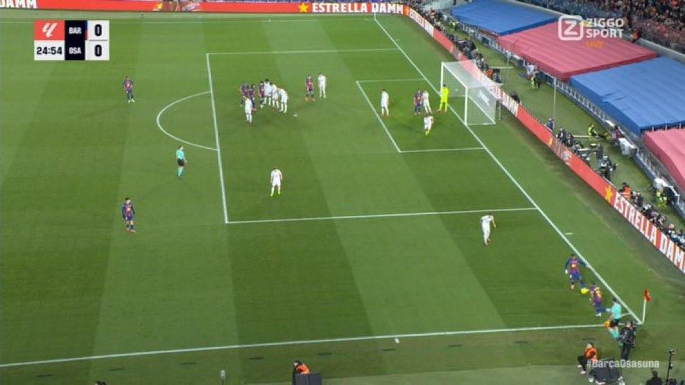 不细看还真看不出来，费兰进球因为拉菲尼亚开角球后越位被吹