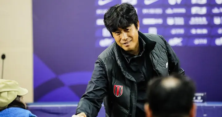 谢峰有望执教成都蓉城？曝徐正源续约谈判陷入死局，彼此互不让步