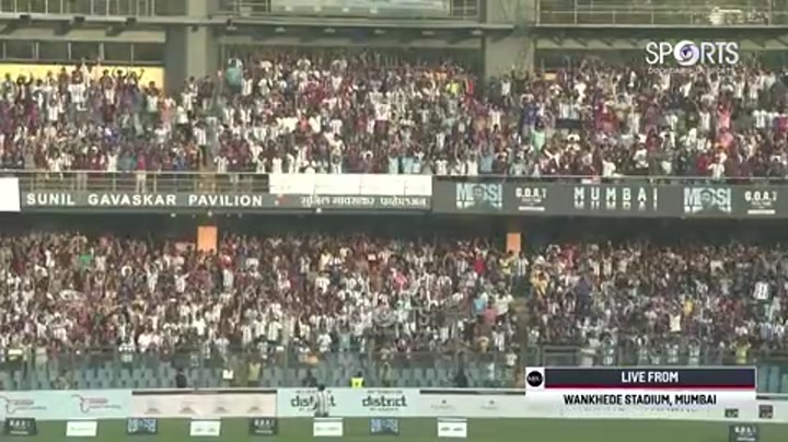 人山人海！数万名印度球迷涌入球场高喊梅西名字