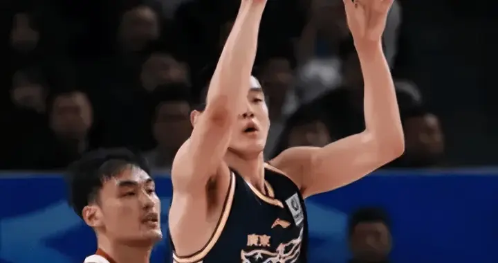 广东两国青小将喜忧参半！王洪泽完美首秀，杨溢没投篮基本废了！