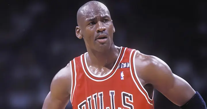 又轰下48+3+3+2！抱歉乔丹：你从历史第一变成了历史第二