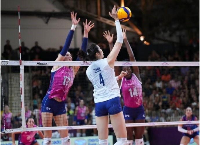 女排世俱杯：科内1-3不敌斯坎迪奇无缘夺冠，朱婷13分