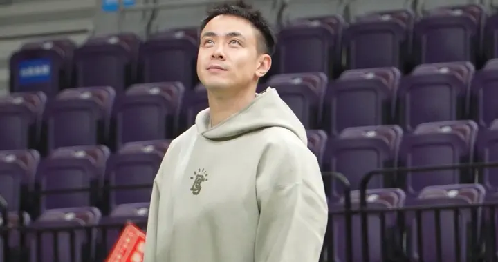 备战广厦！赵继伟跟队，众人支点张陈治锋，杨鸣展望这场比赛！