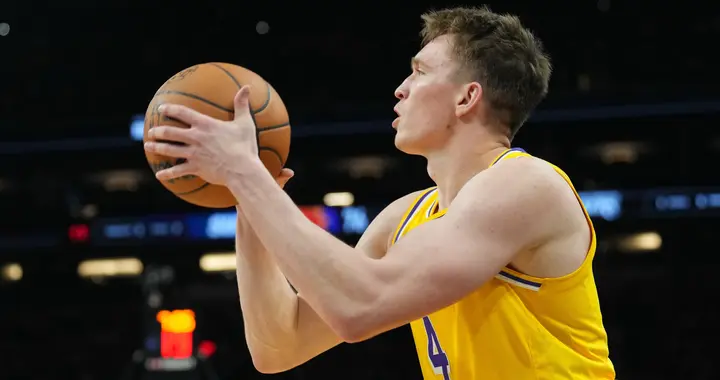 三分10中6轰30+5+2！到底是克内克特真不行，还是雷迪克不会用？