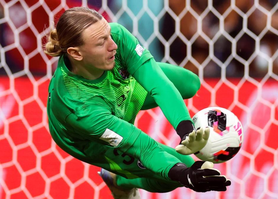 一战封神，萨福诺夫是本世纪巴黎首位点球大战4次扑点的门将