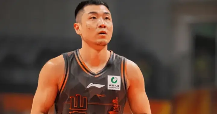 山东94-87四川遭4坏消息！高诗岩+鲍威尔太迷，陈林坚无核心地位