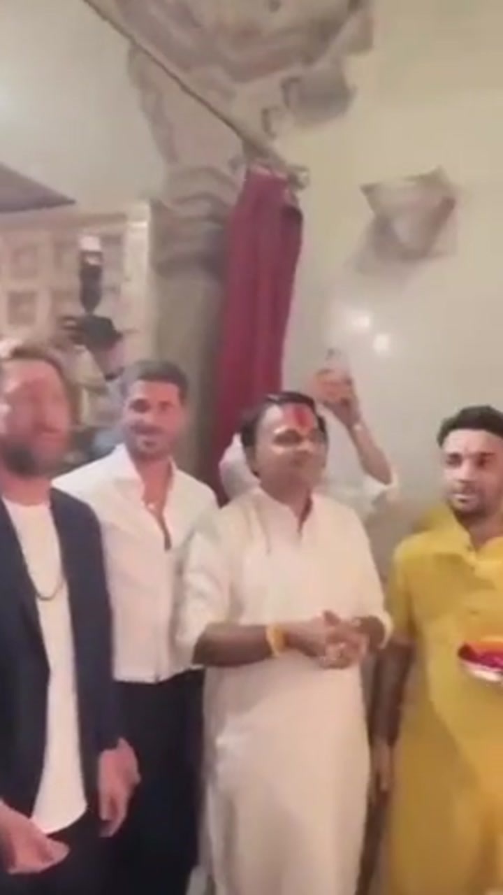 梅西印度行去问候了印度的杜尔迦女神