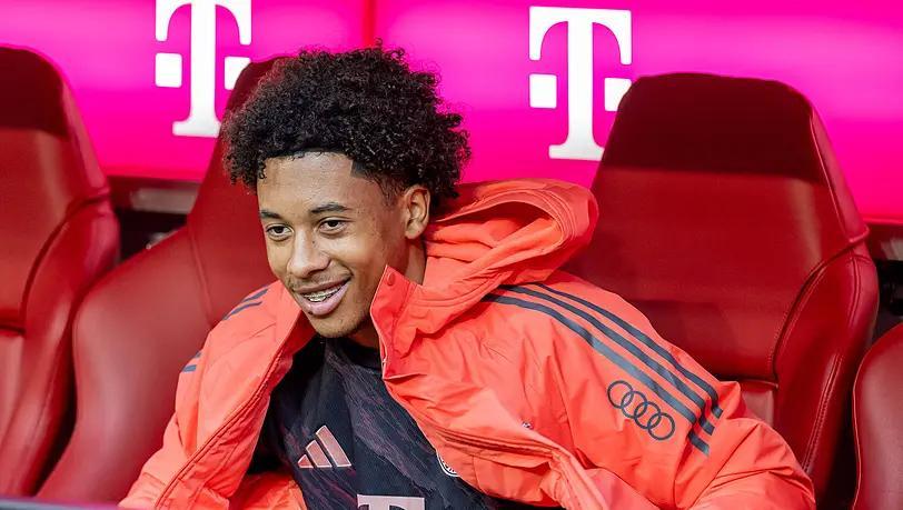 德媒：拜仁不会把16岁中卫基亚拉放走，他很快会签下一份长约