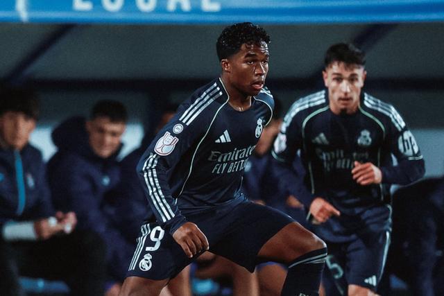 记者：恩德里克的租借合同中规定，球员必须代表里昂出场25次