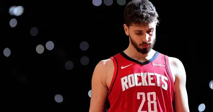 火箭加时128-133鹈鹕遭4坏消息！乌度卡+2将被指责，杜兰特没球权