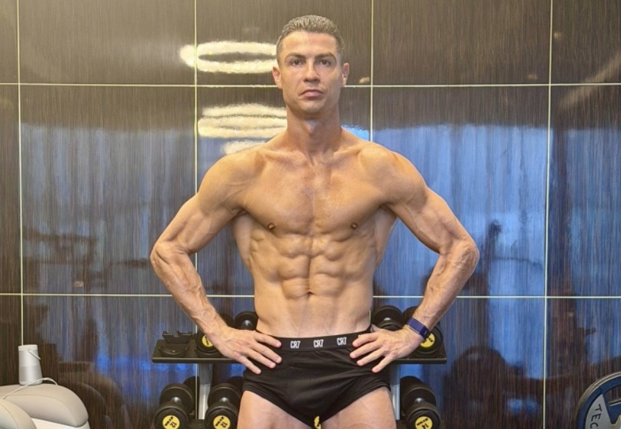 邮报盘点C罗保持状态秘诀：日均训练4小时 每天6餐+5次睡眠