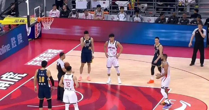 徐杰砍17+9郭艾伦低迷仅9+4 广东男篮险胜广州夺开赛三连胜