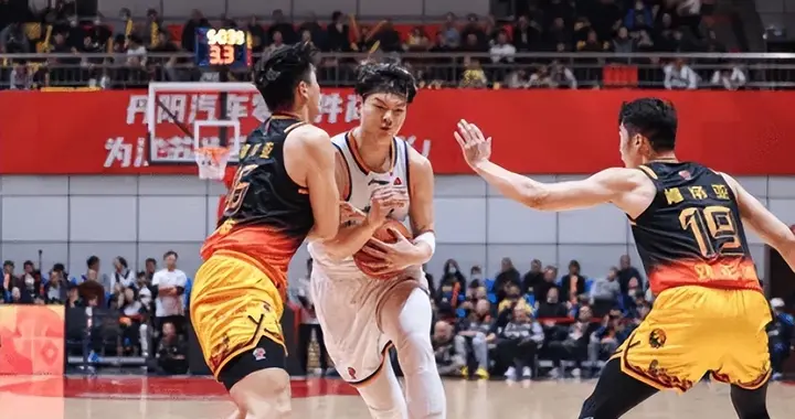 上海101-89江苏 球员评价：2人满分，6人及格，刘礼嘉低迷