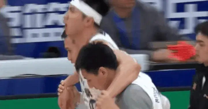 北控太惨！沈梓捷刚遭严重伤势，邹雨宸也崴脚，仅剩杜伯超能用了