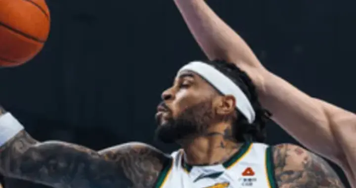 辽宁90-88宁波迎2喜2忧！莫兰德根基，姜宇星强防守，2小外出弊端