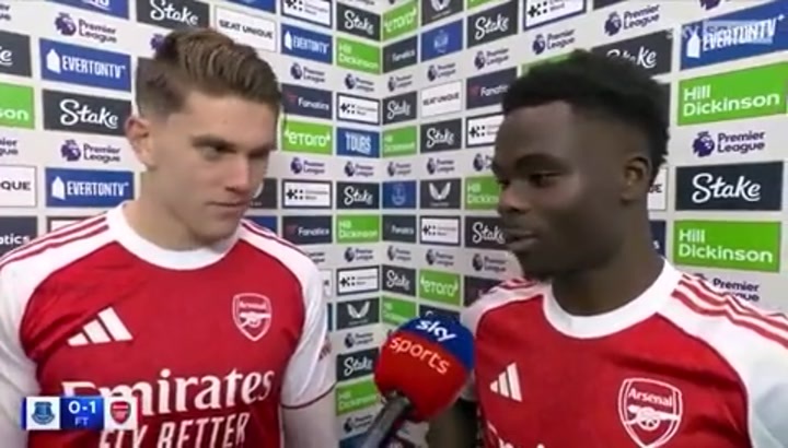 哲凯赖什赛后给萨卡颁奖：拿好兄弟 家里还有位置放吗