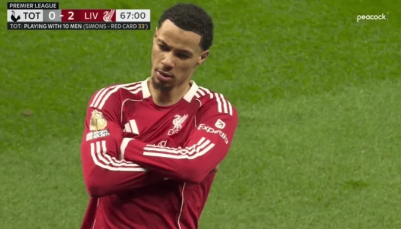 埃基蒂克对热刺进球后做出姆巴佩的庆祝动作 为他庆生