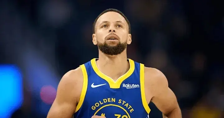 勇士胜太阳！库里巴特勒轰53分，理查德暴走无尊重，波杰格林太垮