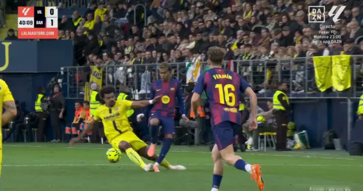 亚马尔险被废！遭双脚爆铲，维加染红离场，巴萨球员集体暴怒