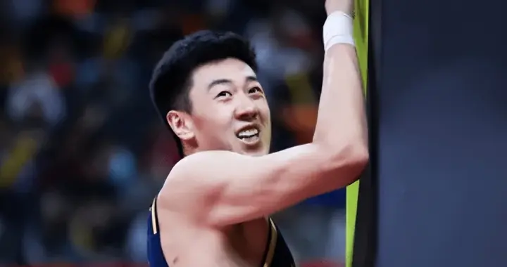 胜青岛发布会！杜锋谈伤病情况，赞徐杰与2小将，王少杰回应伤势