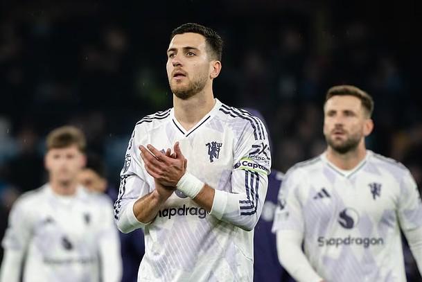 基恩：达洛特缺乏责任感；内维尔：约罗防守太拖沓了