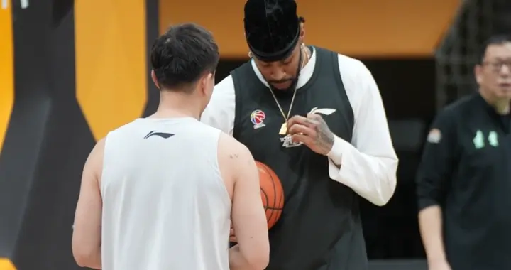 备战北控！莫兰德戴金链子，继伟调戏三宁，杨鸣摆态度+评价张陈