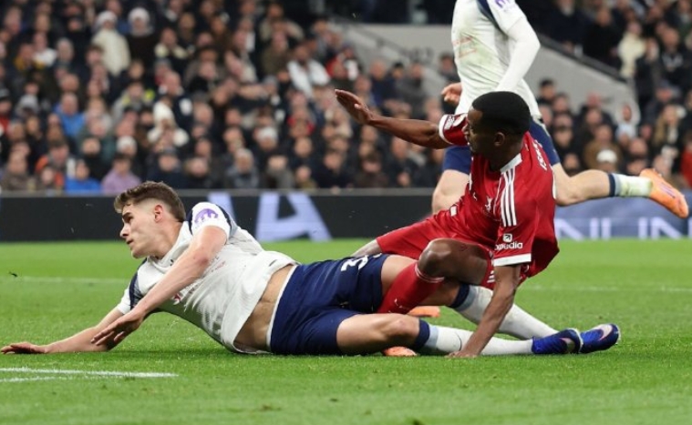 天空：利物浦仍在等待扫描结果 预计将证实伊萨克腿部骨折