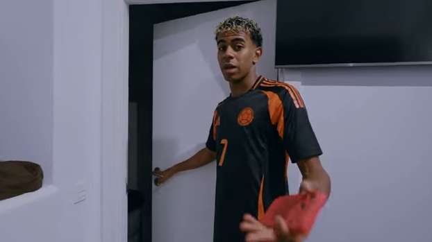 亚马尔自曝不恋爱原因：我喜欢半夜起床吃饼干