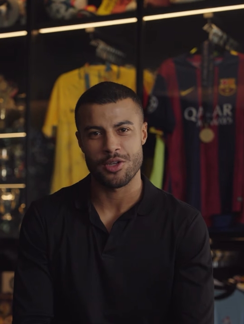 前巴萨中场拉菲尼亚因膝伤自宣退役