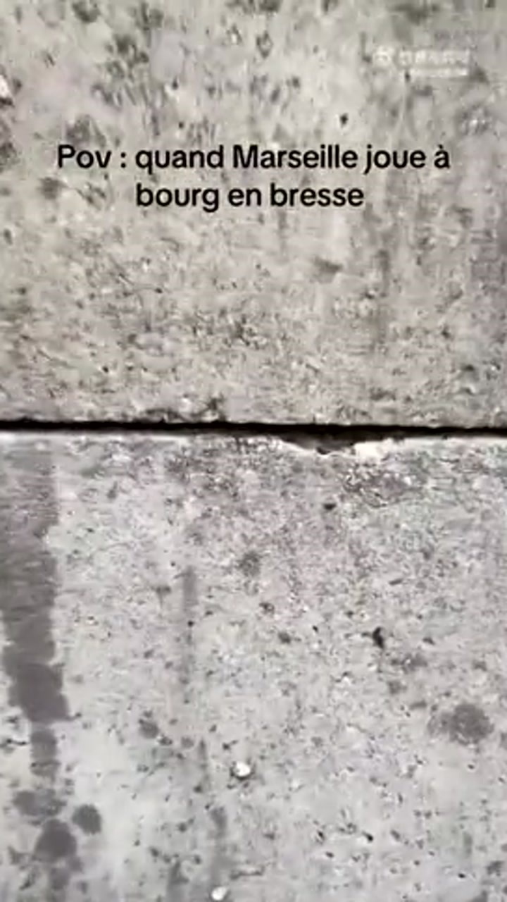 法国杯布尔格vs马赛，球迷找到相当不寻常的方式观看比赛