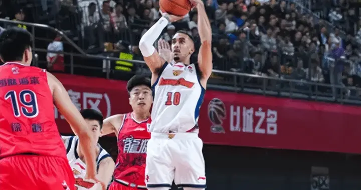 广东3新援隐患大！奎因三分不稳，萨姆纳突破不稳，焦泊乔又崩了