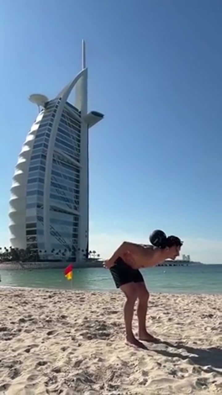 大奉先岂是浪得虚名？伊布光脚上演凌空倒钩