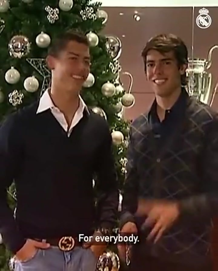 颜值巅峰！当年C罗卡卡一起送上圣诞祝福