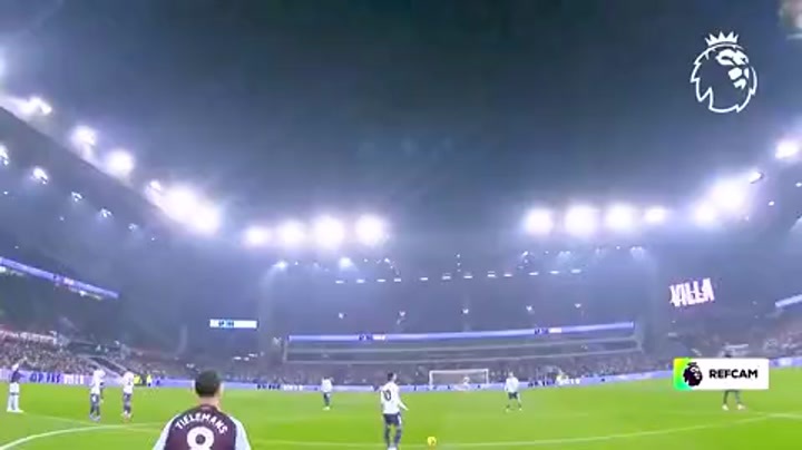 维拉2-1曼联！英超官方发布奥利弗主哨视角