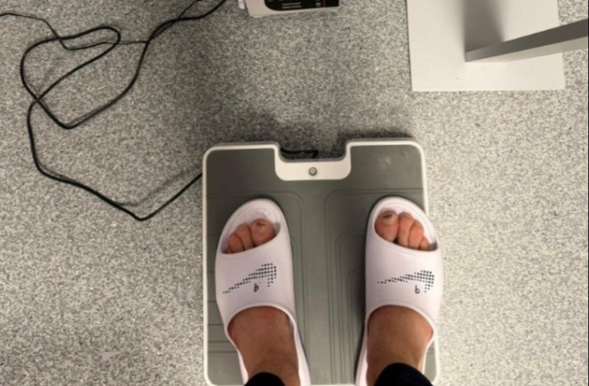 主动报备！哈兰德晒假期称重照片 配文：一切都好