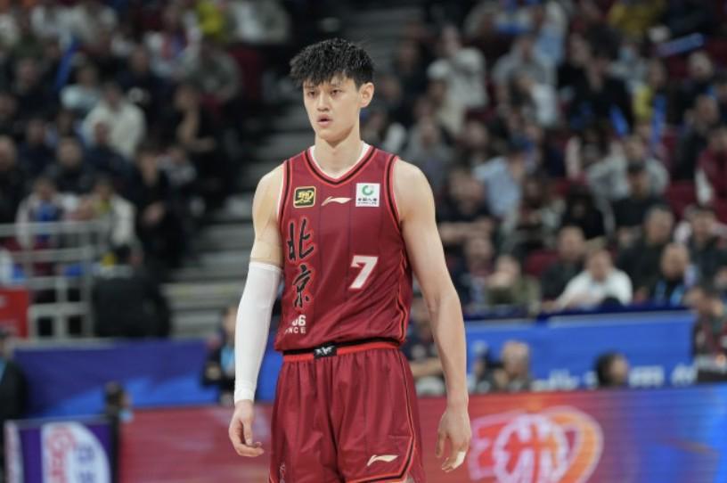 媒体人：相关手续还没有完成，曾凡博无法出战与新疆的比赛