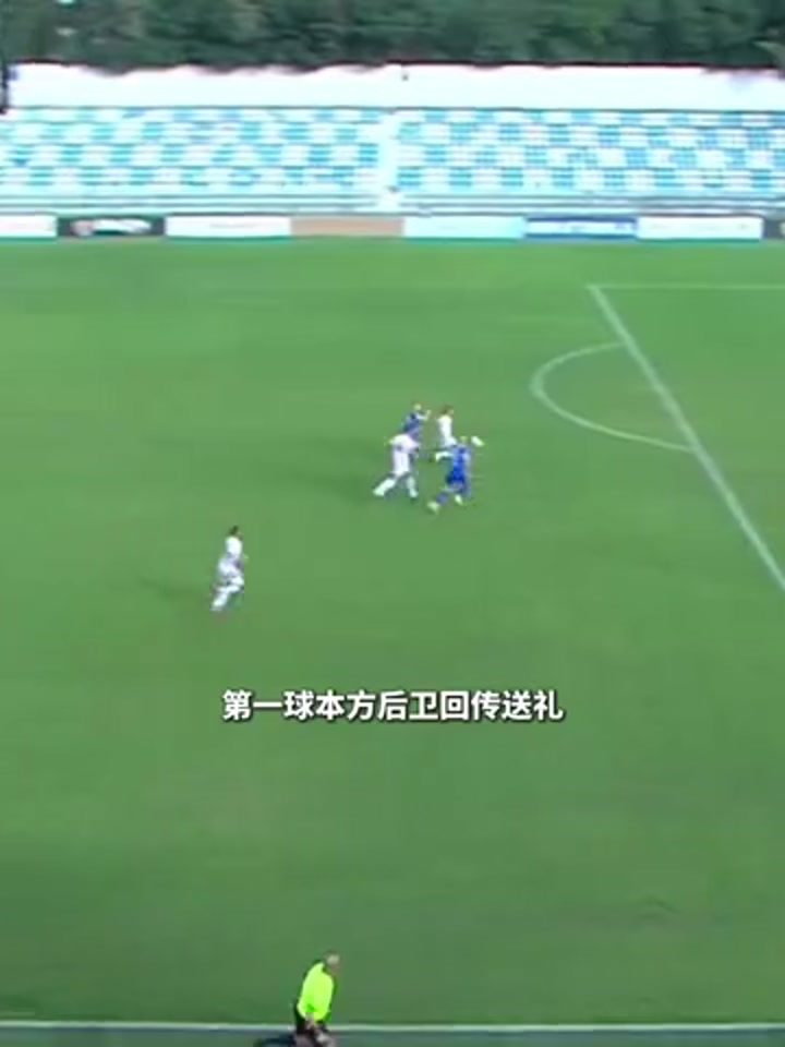 真崩了！队友+自己连续失误 门将直接离场放弃比赛