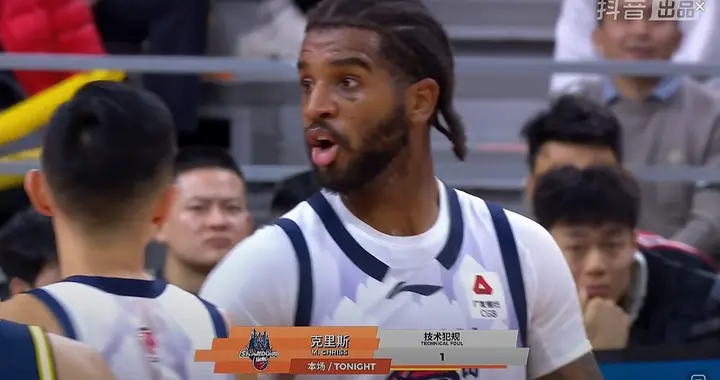 克里斯傻到搞笑，犯规太快，走步都有逆转，萨姆那拉裤子就是违体