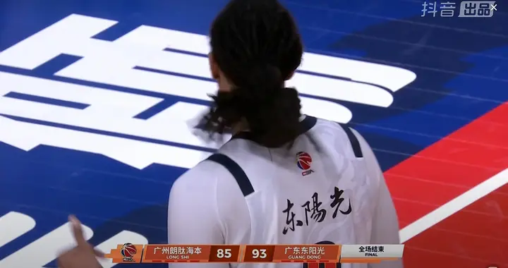 克里斯憋屈，被萨林杰戏耍，犯规多难得分，陶汉林恶犯让内线崩盘