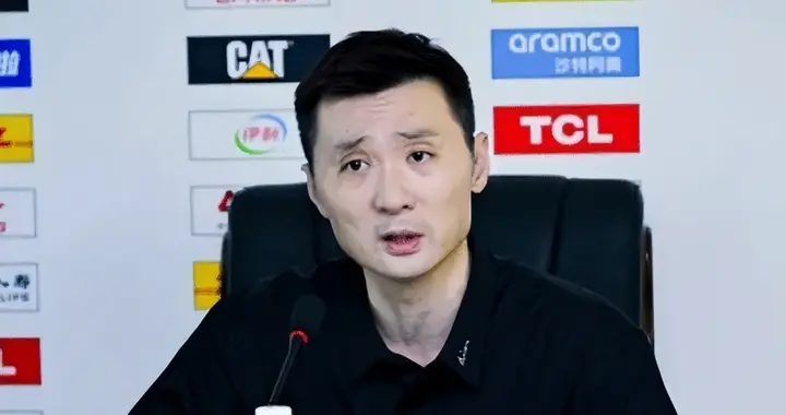 输北京发布会！刘炜不满篮板直指李炎哲，西尔扎提认可自身防守！