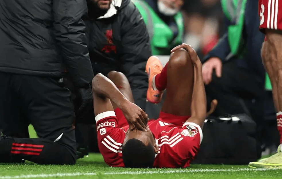 利物浦旧将谈伊萨克被铲伤：他明明察觉到危险 应该学会及时躲开